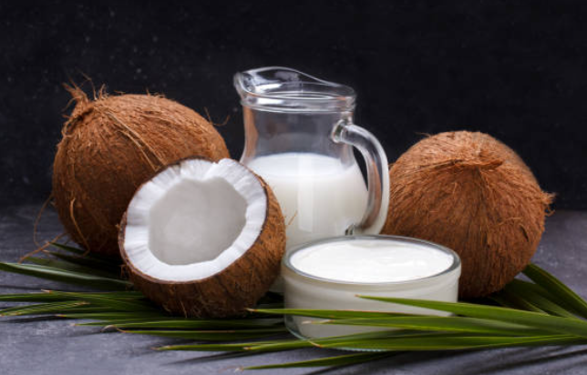 Coconut Oil for Skin: Moisturize, Sun Damage, Acne, Dermatitis ...